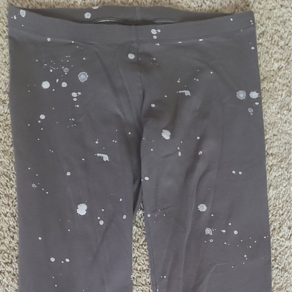 Girls leggings size M, paint splotch print